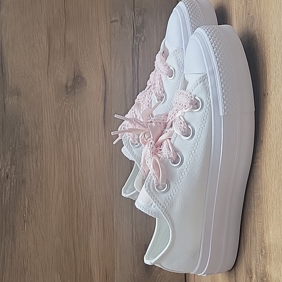 Converse platform Brand new in the box. - Picture 12 of 13